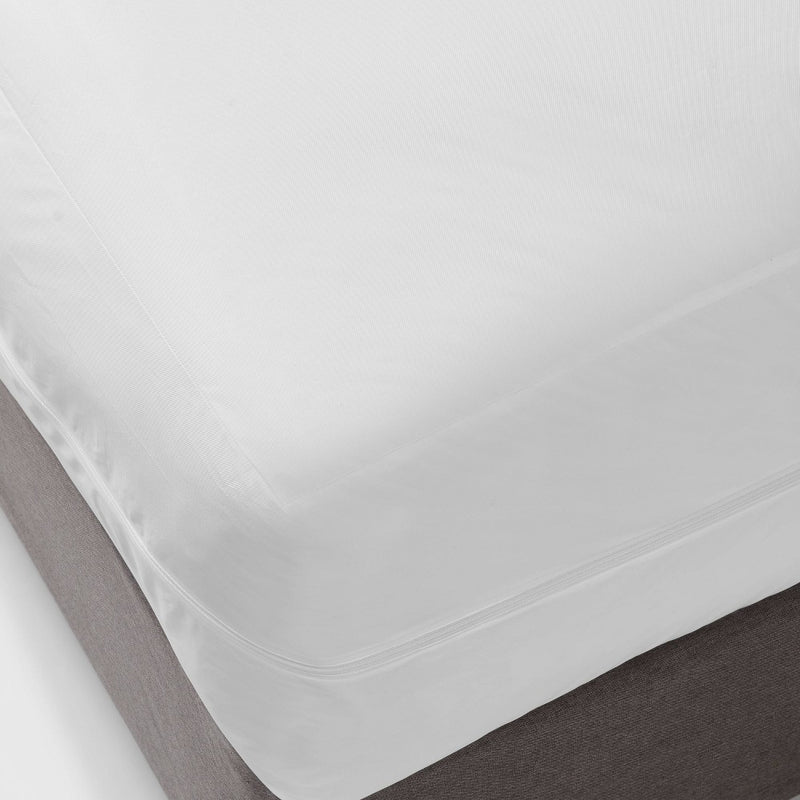 Twin/Twin XL Waterproof Zippered Mattress Protector - Room Essentials™