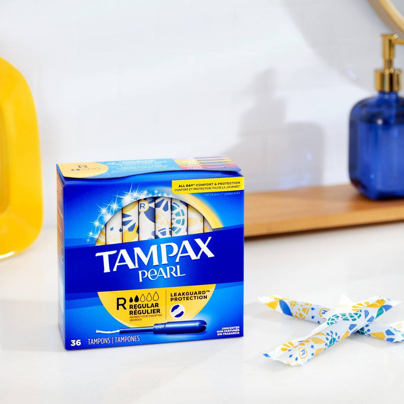 Tampax Pearl Tampons Trio Pack with Plastic Applicator and LeakGuard Braid - Light/Regular/Super Absorbency - Unscented - 64ct