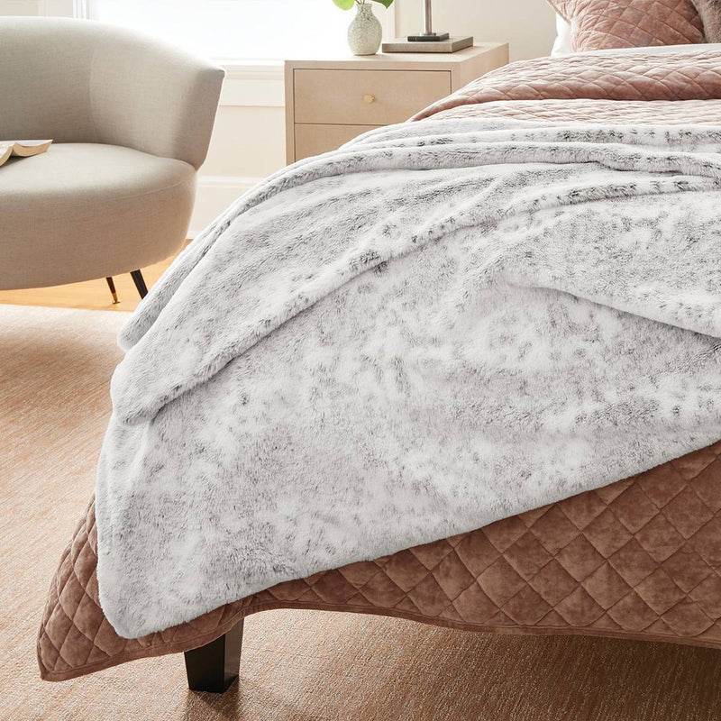55"x80" Faux Fur Ribbed Bed Blanket - Threshold