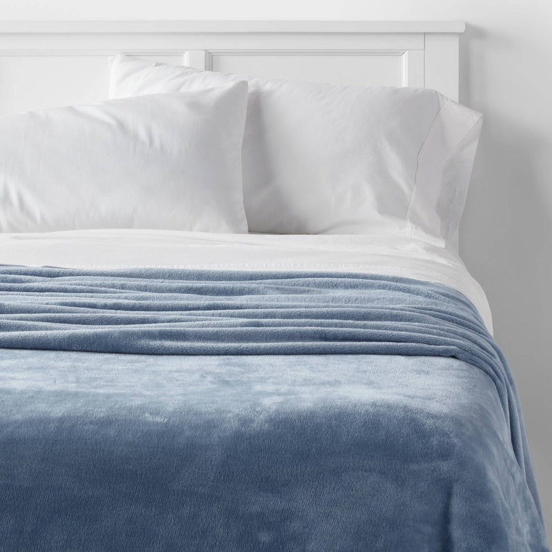 Full/Queen Solid Plush Blanket Blue - Room Essentials