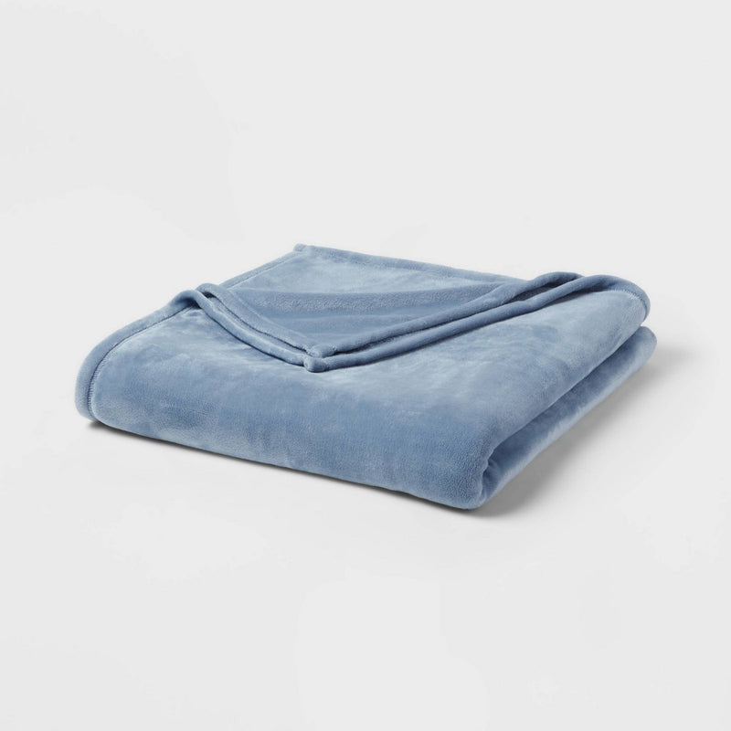 Full/Queen Solid Plush Blanket Blue - Room Essentials