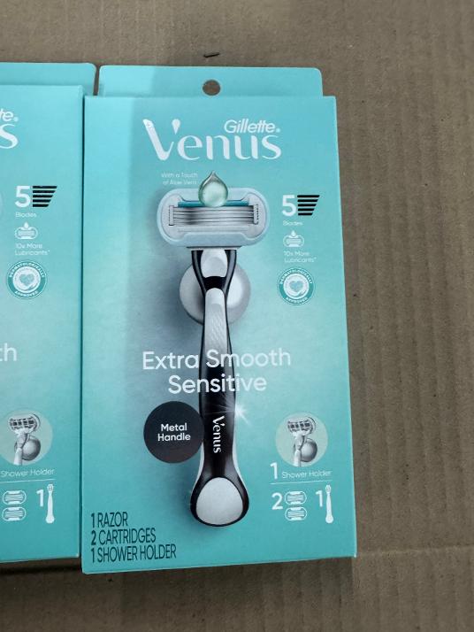 LOT OF 3 Venus Deluxe Smooth Sensitive Women's Razor + 2 Razor Blade Refills
