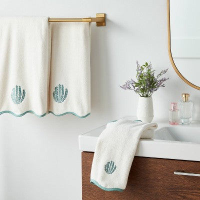 Coastal Hand Towel Scallop Edging Cream - Threshold
